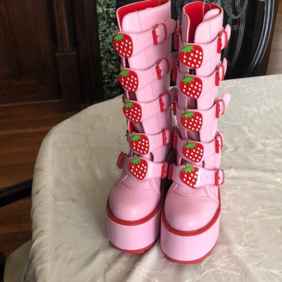 YRU Dune Strawberry Platform Boots - Picture 3 of 9